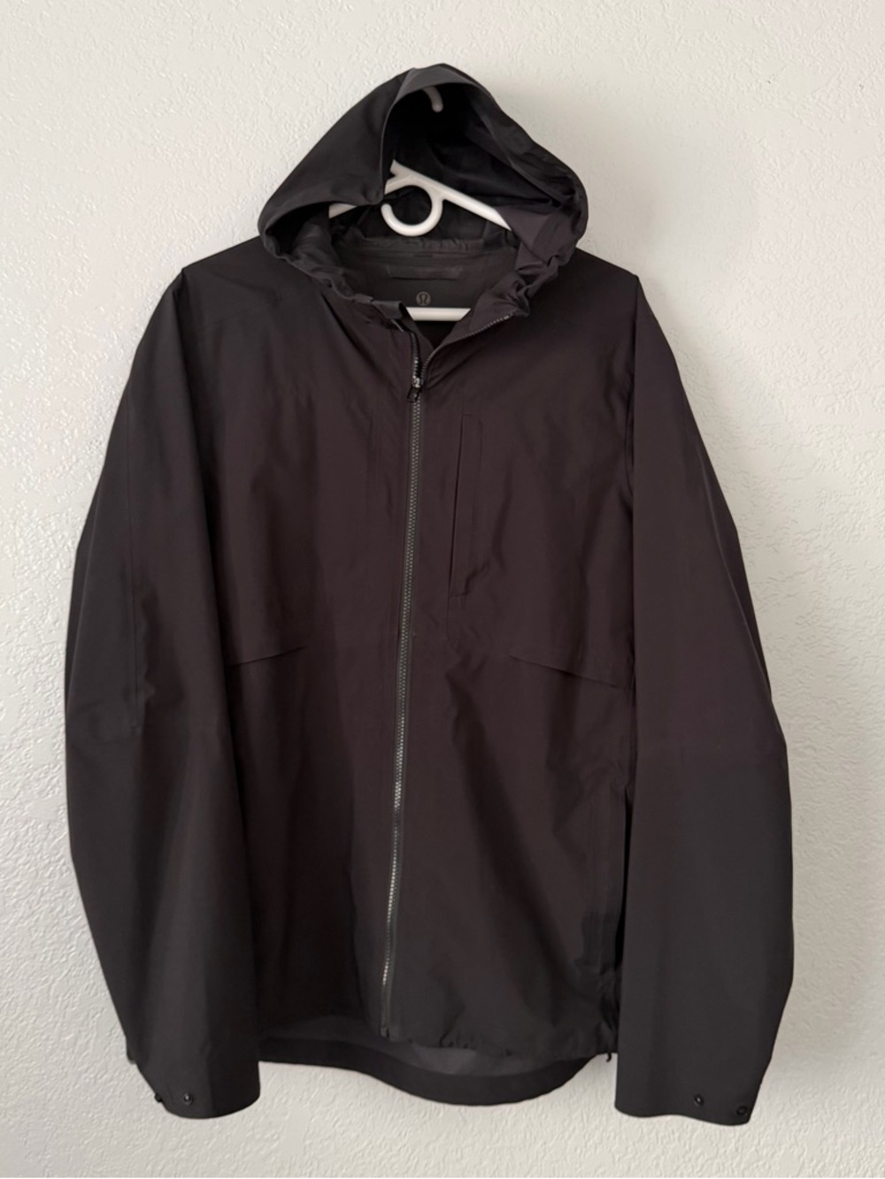 lululemon athletica Men's Black Hooded Rain Jacket